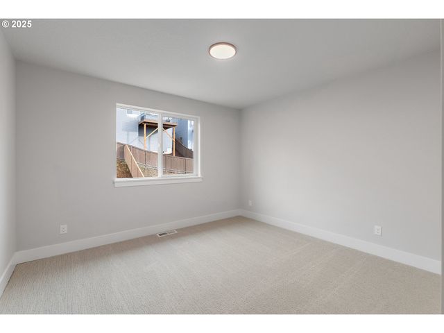 12171 Sw Autumnview St, Tigard, OR 97224