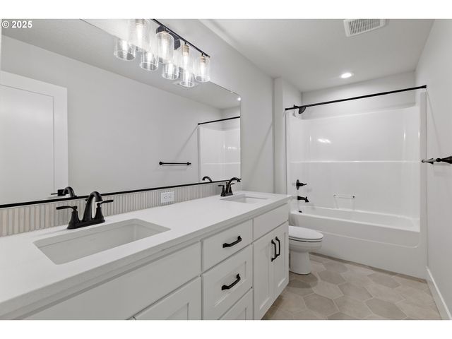 12171 Sw Autumnview St, Tigard, OR 97224