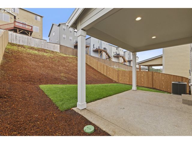 12171 Sw Autumnview St, Tigard, OR 97224