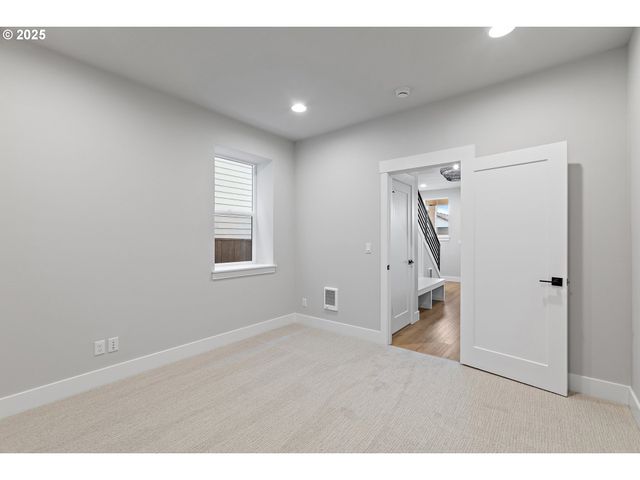 12171 Sw Autumnview St, Tigard, OR 97224