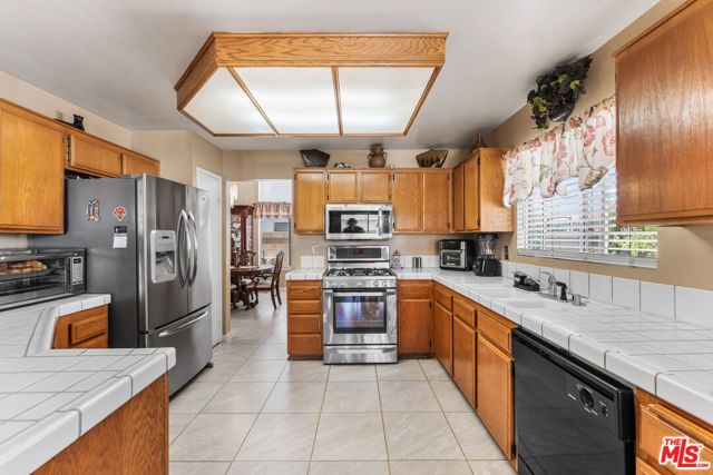 729 Whitlatch Drive, Lancaster, CA 93535