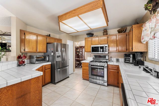 729 Whitlatch Drive, Lancaster, CA 93535