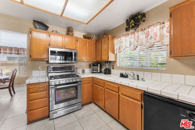 729 Whitlatch Drive, Lancaster, CA 93535
