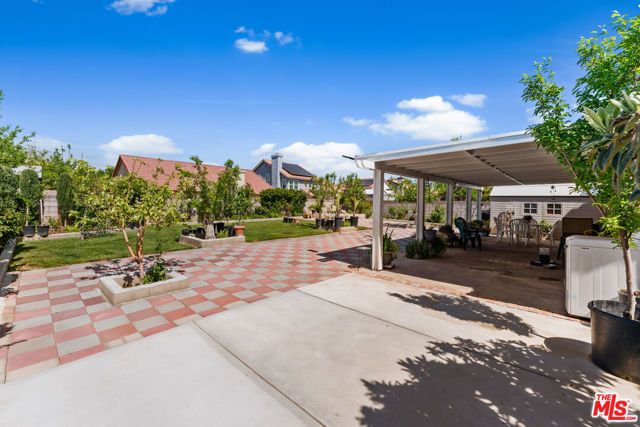 729 Whitlatch Drive, Lancaster, CA 93535