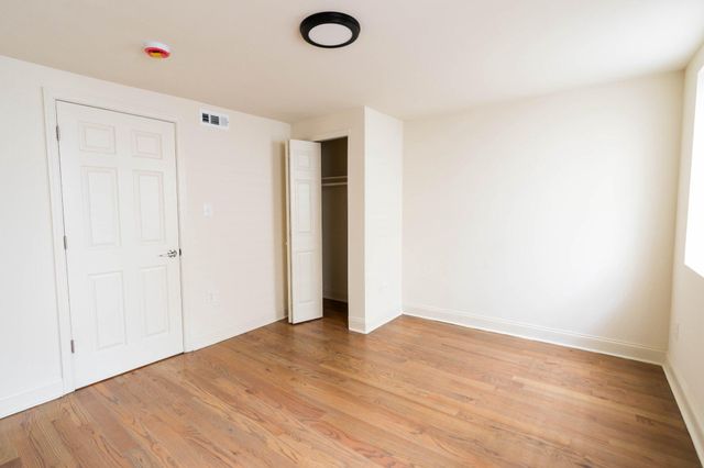 907 S DARIEN WAY, Philadelphia, PA 19147