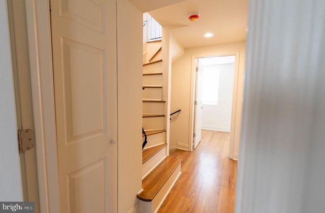 907 S DARIEN WAY, Philadelphia, PA 19147
