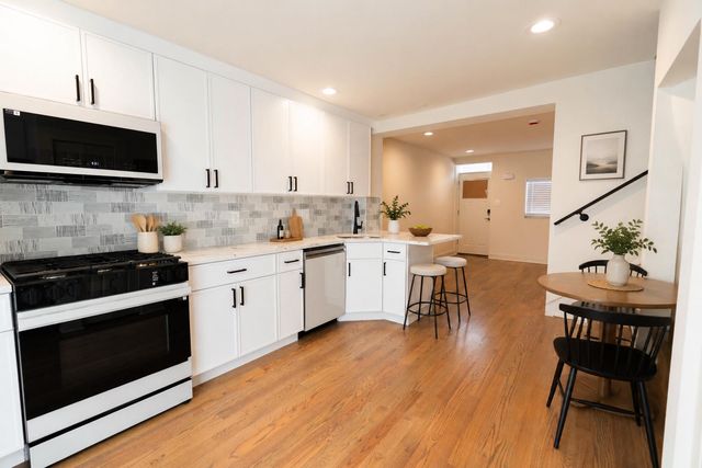 907 S DARIEN WAY, Philadelphia, PA 19147