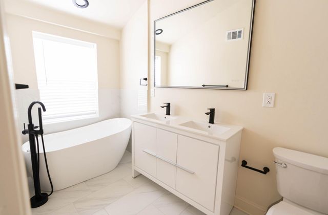 907 S DARIEN WAY, Philadelphia, PA 19147