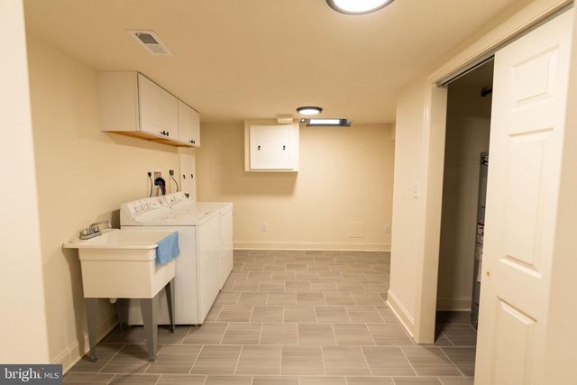 907 S DARIEN WAY, Philadelphia, PA 19147