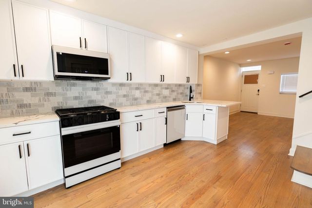 907 S DARIEN WAY, Philadelphia, PA 19147