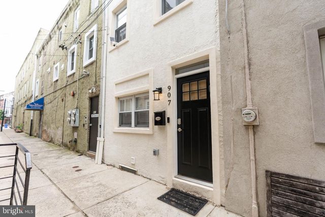 907 S DARIEN WAY, Philadelphia, PA 19147