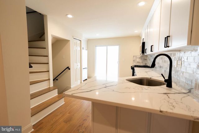 907 S DARIEN WAY, Philadelphia, PA 19147