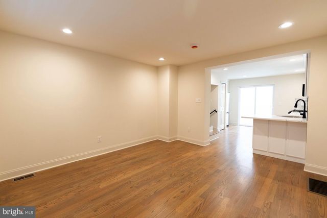 907 S DARIEN WAY, Philadelphia, PA 19147
