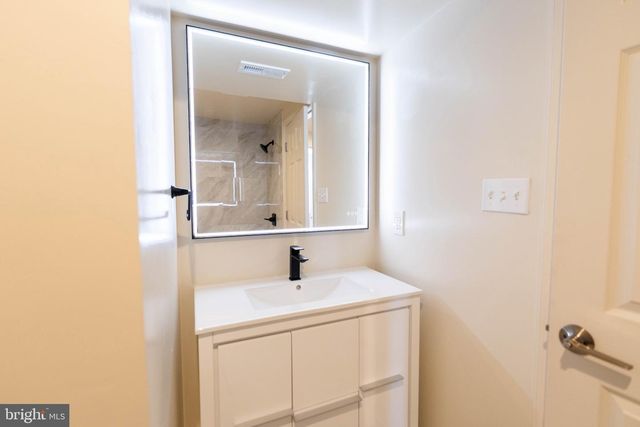 907 S DARIEN WAY, Philadelphia, PA 19147