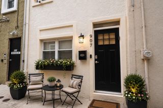 907 S DARIEN WAY, Philadelphia, PA 19147