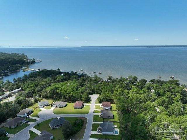 5565 Kailey Rd, Milton, FL 32583