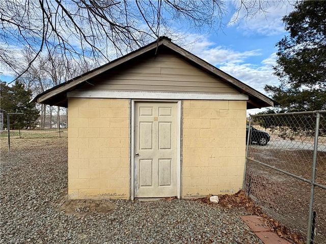 6047 Suits Road, Archdale, NC 27263