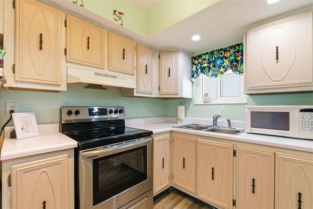 801 83RD AVENUE N 510, St Petersburg, FL 33702