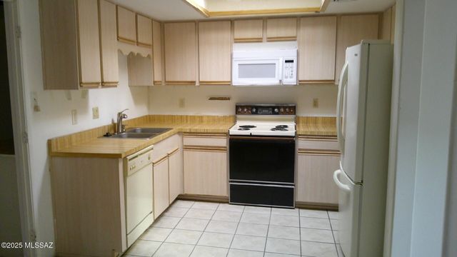 352 E Paseo Verde, Green Valley, AZ 85614