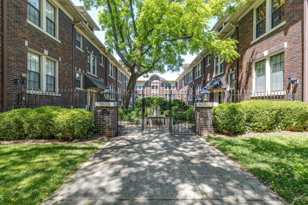 1711 18th Ave S Apt B2, Nashville, TN 37212