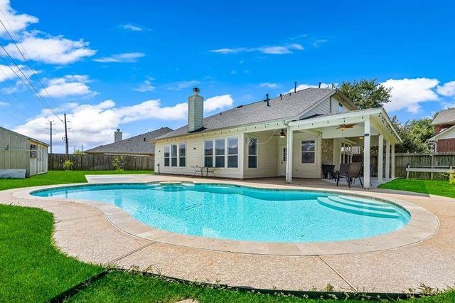 2401 Fastwater Creek Court, Pearland, TX 77584