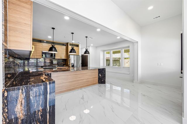 2401 Fastwater Creek Court, Pearland, TX 77584