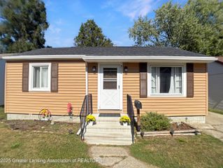 701 E Willard Avenue, Lansing, MI 48910