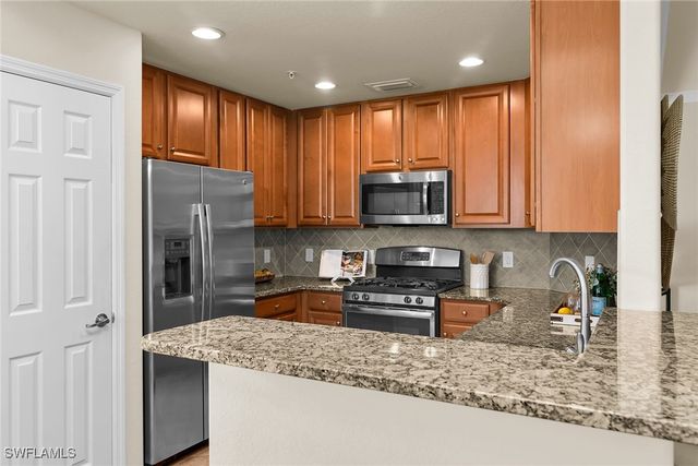 3165 Aviamar CIR 102, Naples, FL 34114