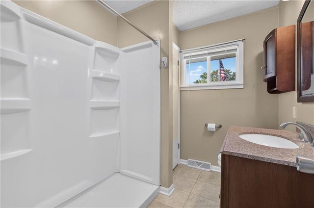 11415 Myrtle Avenue, Kansas City, MO 64137