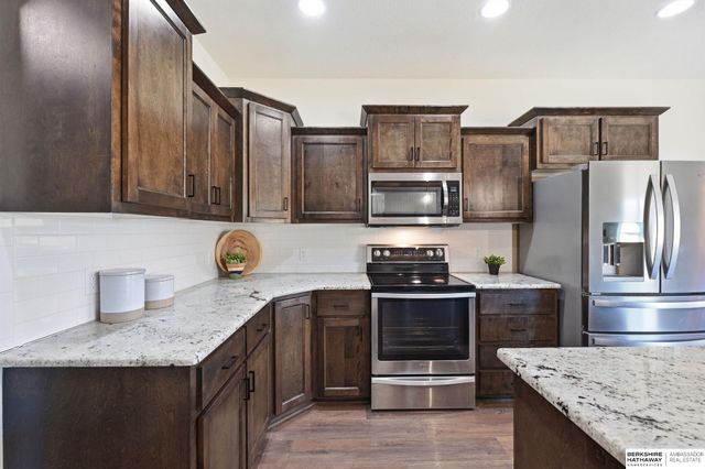 11604 S 110th Avenue, Papillion, NE 68046