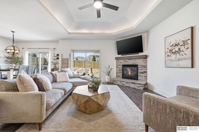 11604 S 110th Avenue, Papillion, NE 68046