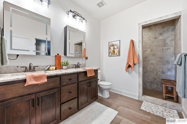 11604 S 110th Avenue, Papillion, NE 68046