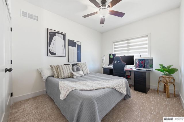 11604 S 110th Avenue, Papillion, NE 68046