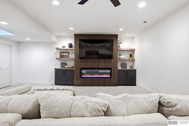 11604 S 110th Avenue, Papillion, NE 68046