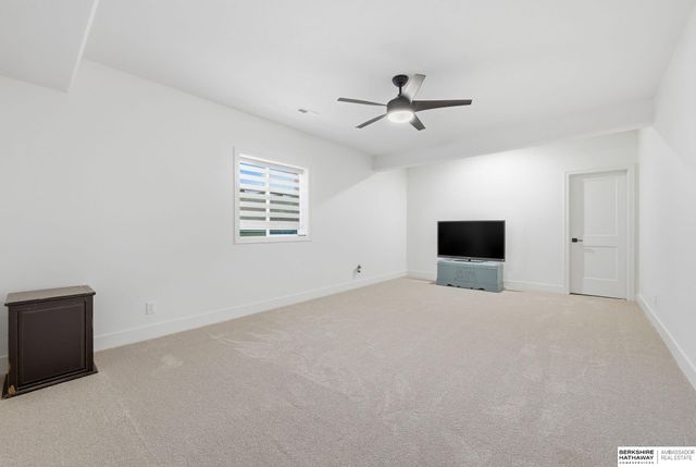 11604 S 110th Avenue, Papillion, NE 68046