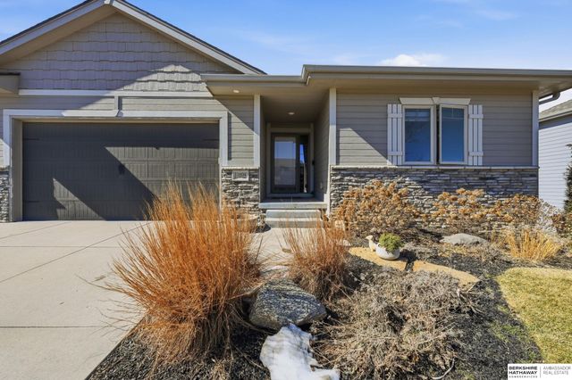 11604 S 110th Avenue, Papillion, NE 68046