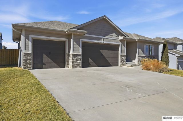 11604 S 110th Avenue, Papillion, NE 68046