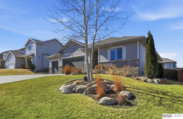 11604 S 110th Avenue, Papillion, NE 68046
