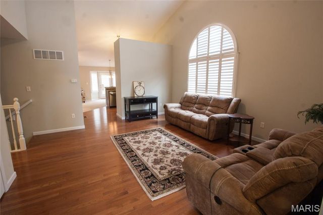 1760 Waterfall Drive, St Charles, MO 63303