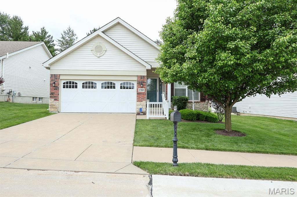 1760 Waterfall Drive, St Charles, MO 63303