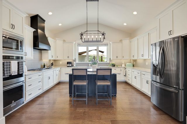 1080 GREENBRIER LAKES DR N, Piperton, TN 38017