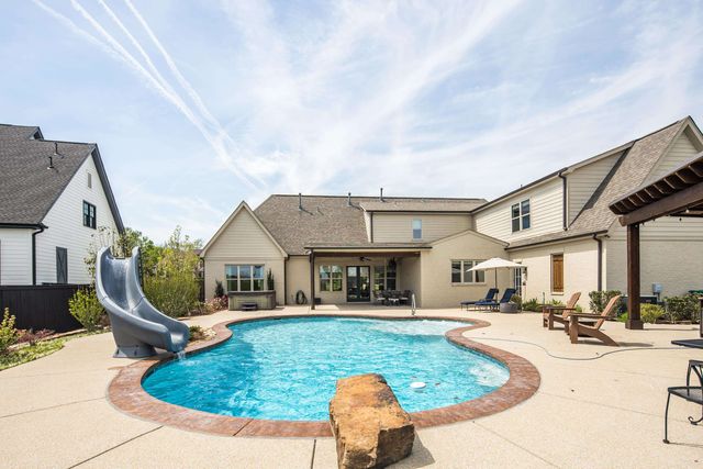 1080 GREENBRIER LAKES DR N, Piperton, TN 38017