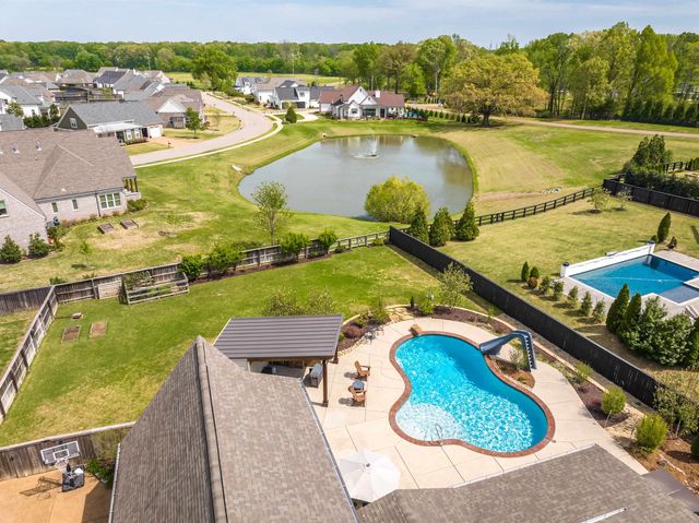 1080 GREENBRIER LAKES DR N, Piperton, TN 38017