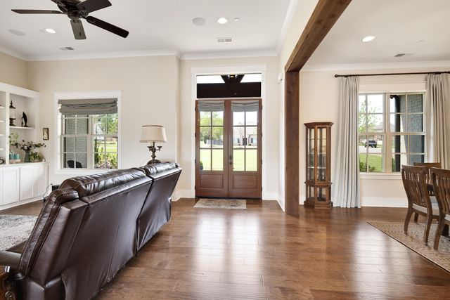 1080 GREENBRIER LAKES DR N, Piperton, TN 38017