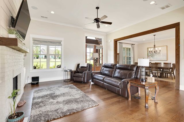 1080 GREENBRIER LAKES DR N, Piperton, TN 38017