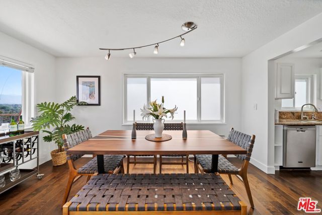 11689 Picturesque Drive, Studio City (los Angeles), CA 91604