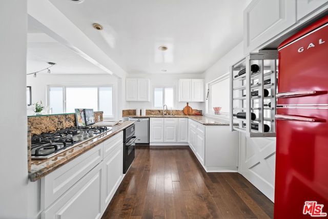 11689 Picturesque Drive, Studio City (los Angeles), CA 91604