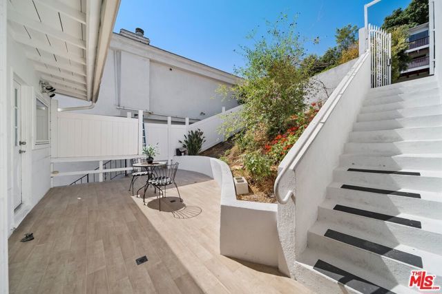 11689 Picturesque Drive, Studio City (los Angeles), CA 91604