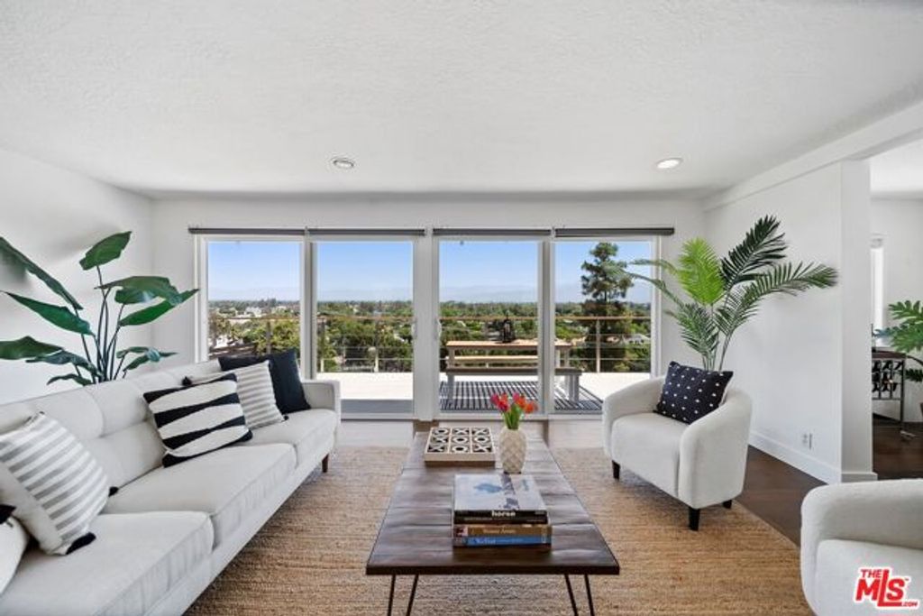 11689 Picturesque Drive, Studio City (los Angeles), CA 91604