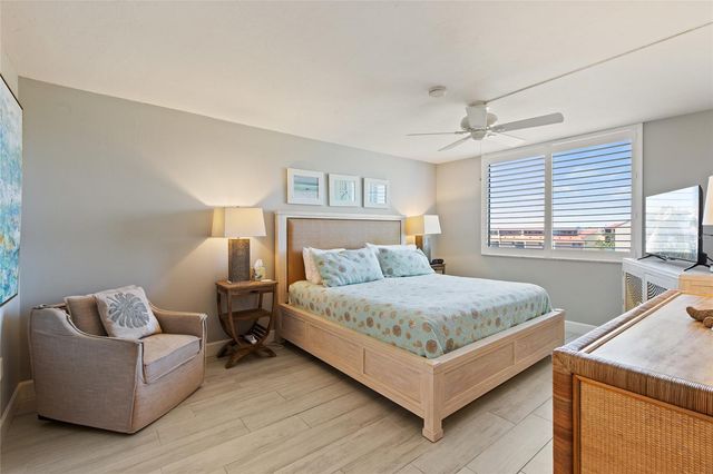 6266 MIDNIGHT PASS ROAD 404, Sarasota, FL 34242